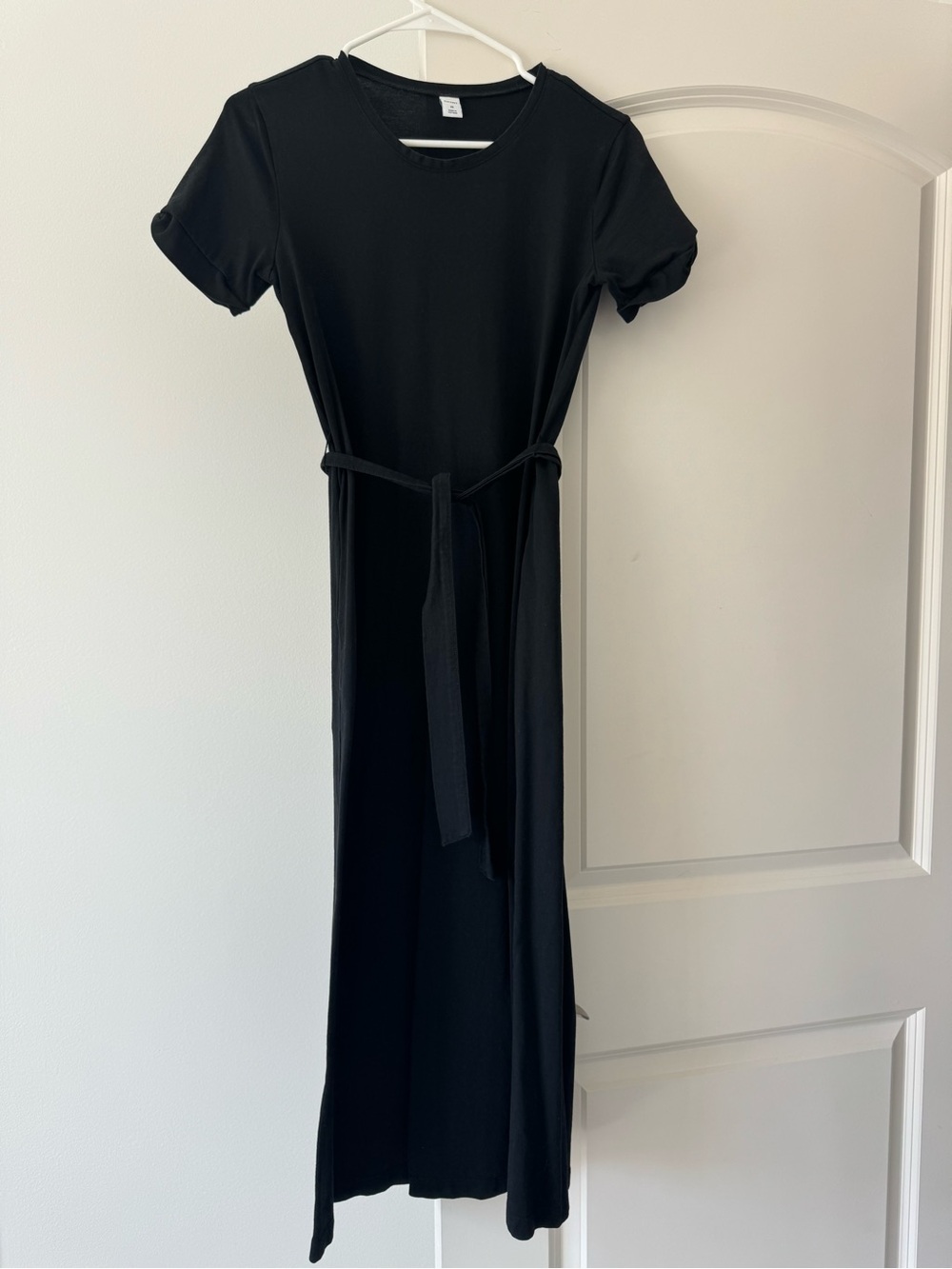 Classic Black Short-Sleeve Maxi Dress with Waist Tie